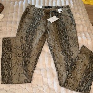 Judy blue 7/28 skinny fit mid rise, snake skin jeans